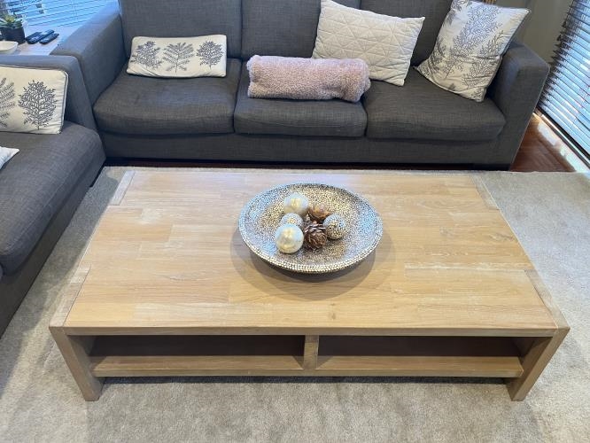 Second-hand Coffee Table - Photo 1)