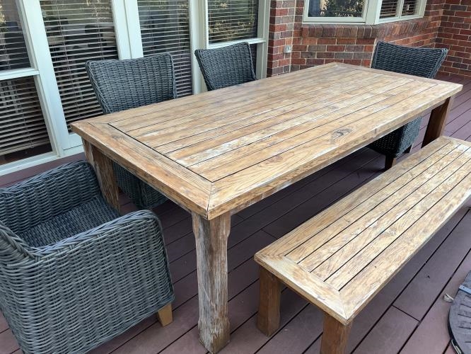 Second-hand Outdoor Table with 4 Chairs and 1 Bench Seat - Photo 1)