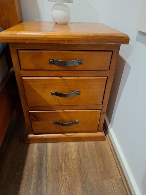 Second-hand Bedside Table - Photo 1)
