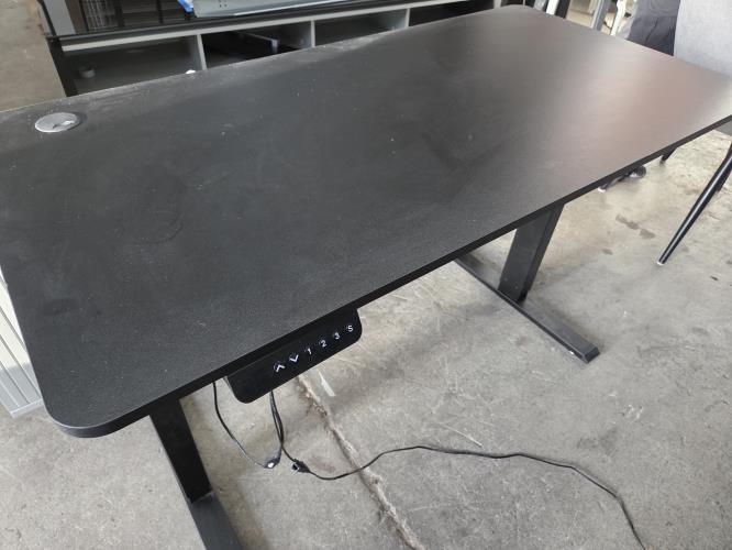Second-hand Electric Height-Adjustable Desk - Photo 1)