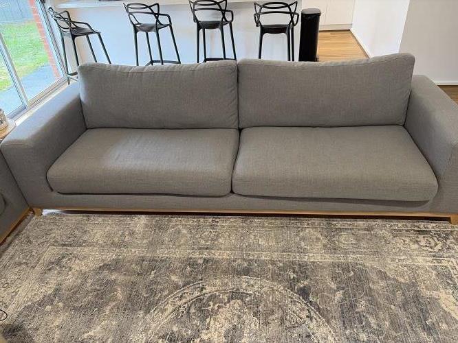 Second-hand Couch - Photo 1)