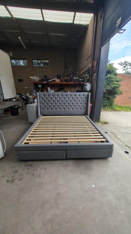 Second-hand King Size Bed Frame with 2 Storage Drawers - Photo 1)