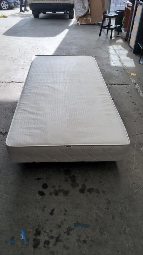 Second-hand Single Bed Base - Photo 1)