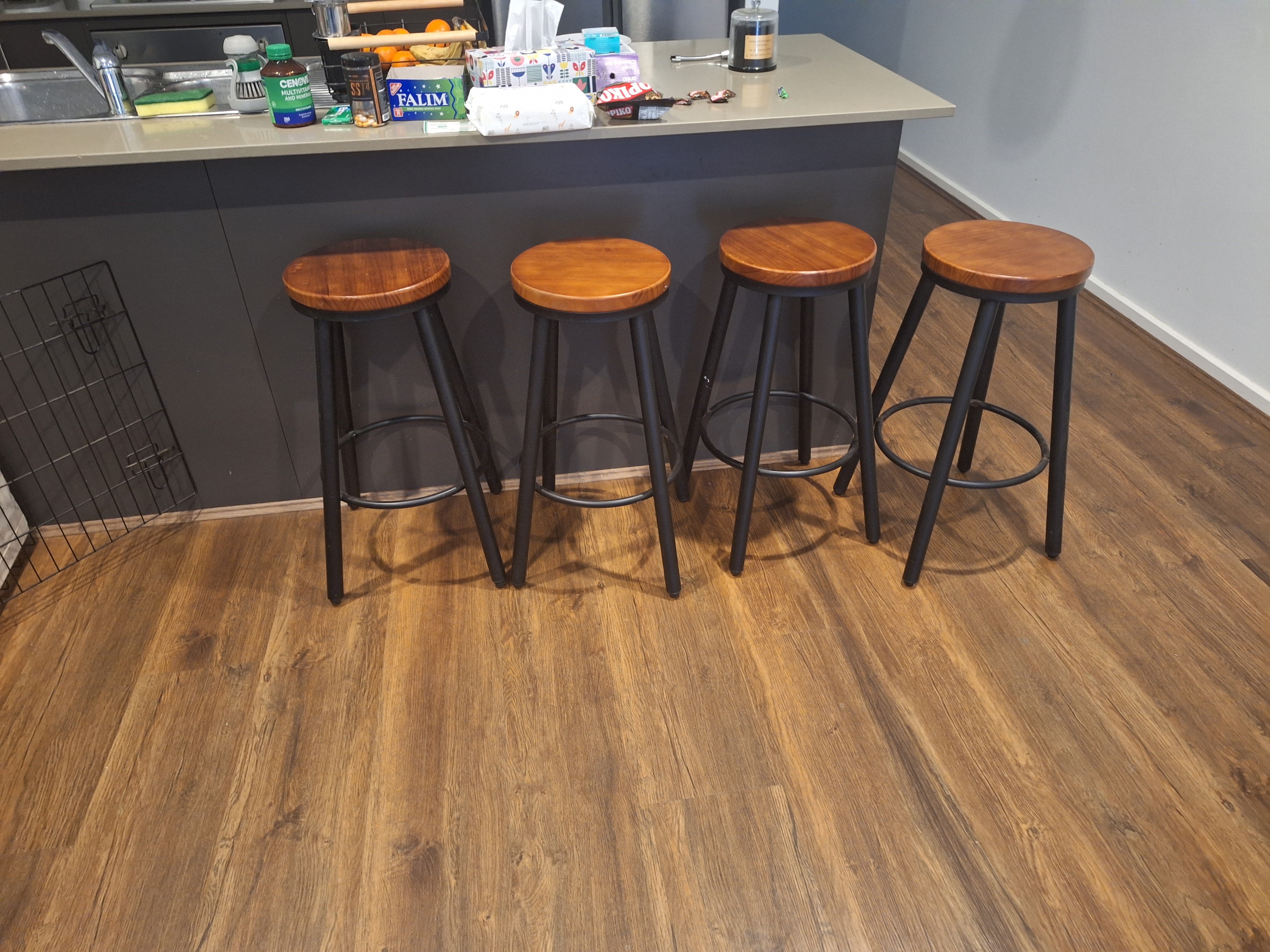 Second-hand Set of 4 Bar Stools - Photo 1)