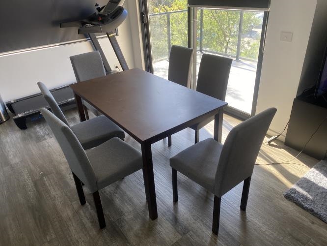 Second-hand Dining Table with 6 Chairs