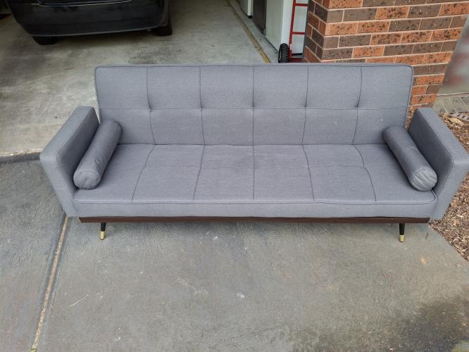 Second-hand Sofa - Photo 1)