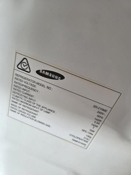 Second-hand Samsung 210L Top Mount Fridge with most shelves missing - Photo 10)