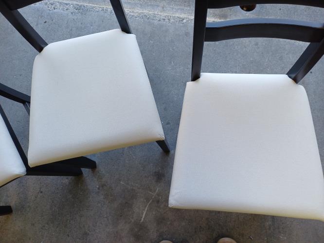 Second-hand Dining Table with 4 Chairs - Photo 10)
