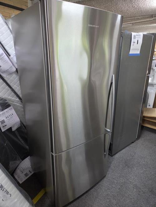 Second-hand Fisher & Paykel 442L Bottom Mount Fridge - Photo 10)