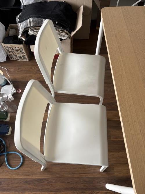 Second-hand IKEA Dining Table with 4 Chairs - Photo 10)