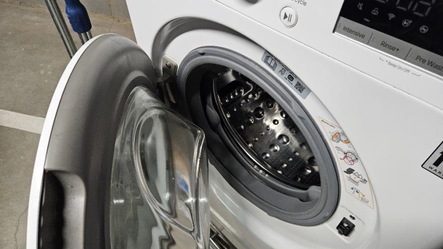 Second-hand LG 7.5kg Front Load Washing Machine - Photo 11)