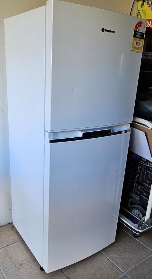 Second-hand Westinghouse 231L Top Mount Fridge - Photo 11)