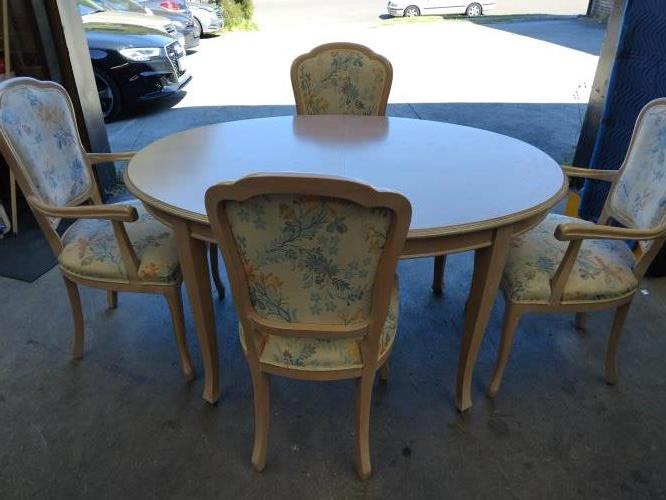 Second-hand Extendable Dining Table with 4 Chairs - Photo 11)