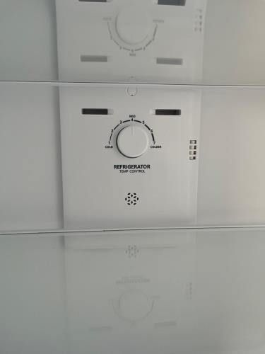 Second-hand Hisense 205L Top Mount Fridge - Photo 12)