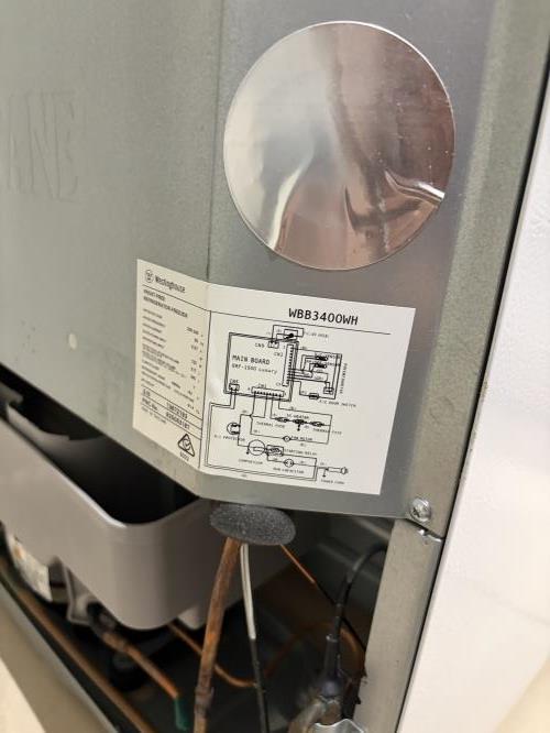 Second-hand Westinghouse 317L Bottom Mount Fridge - Photo 12)