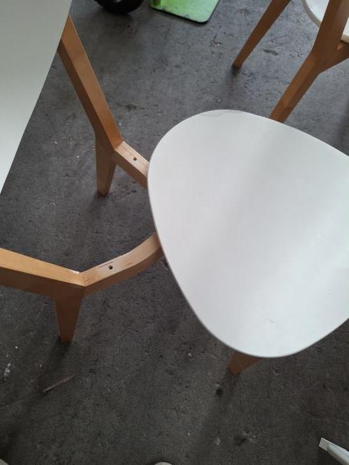 Second-hand IKEA Dining Table with 4 Chairs - Photo 13)