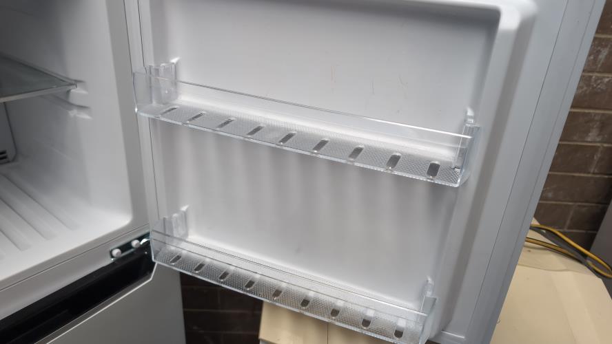 Second-hand Chiq 202L Top Mount Fridge - Photo 13)