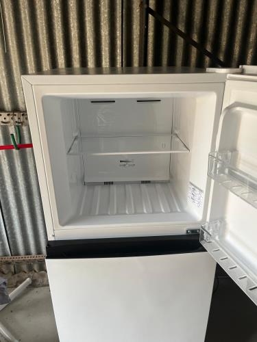 Second-hand Hisense 205L Top Mount Fridge - Photo 13)