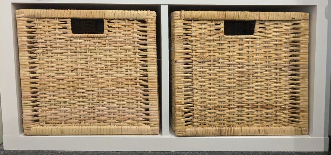 Second-hand Set of 2 IKEA KALLAX Shelf Units - Photo 14)
