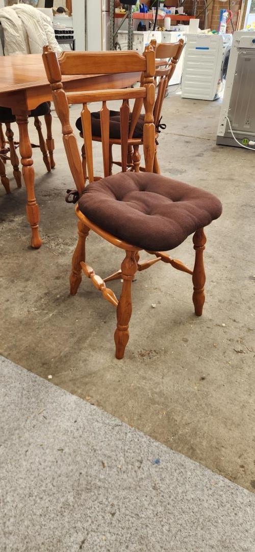 Second-hand Extendable Dining Table with 4 Chairs - Photo 16)