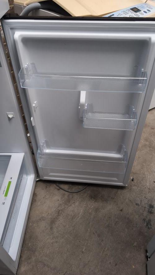 Second-hand Chiq 202L Top Mount Fridge - Photo 16)