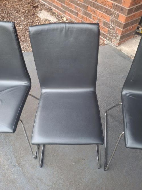 Second-hand IKEA Dining Table with 4 Chairs - Photo 18)