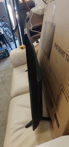 Second-hand FFalcon 40 Inch Smart TV - Photo 2)