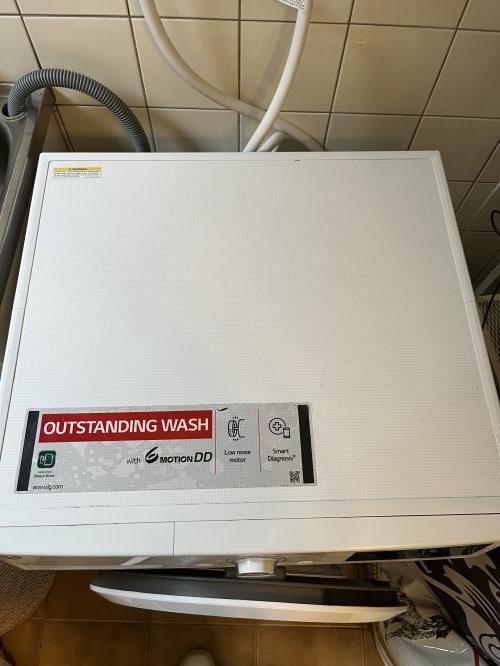Second-hand LG 7.5kg Front Load Washing Machine - Photo 2)
