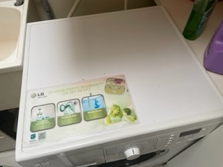 Second-hand LG 7kg Front Load Washing Machine - Photo 2)