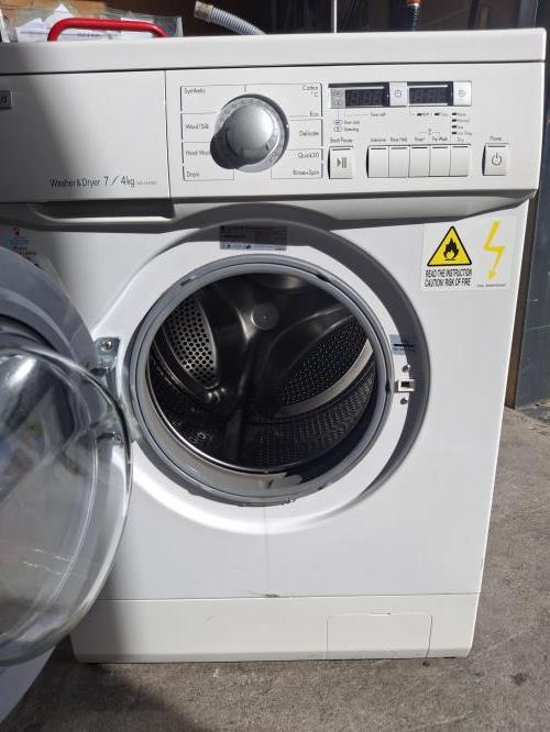Second-hand LG 7kg / 4kg Washer-Dryer Combo - Photo 2)