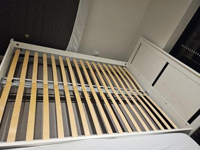 Second-hand Queen Bed Frame - Photo 2)