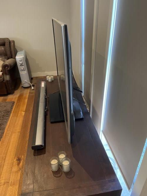 Second-hand Hisense Television - Photo 2)