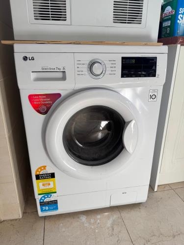 Second-hand LG 7kg Front Load Washing Machine - Photo 2)
