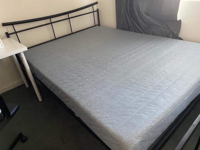Second-hand Queen Size Mattress - Photo 2)