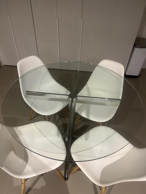 Second-hand Dining Table with 4 Chairs - Photo 2)