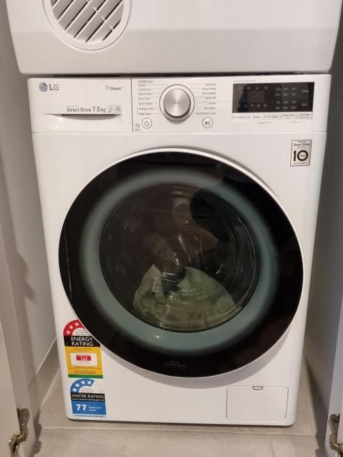 Second-hand LG 7.5kg Front Load Washing Machine - Photo 2)
