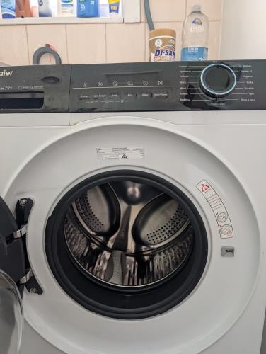 Second-hand Haier 7.5kg Front Load Washing Machine - Photo 2)