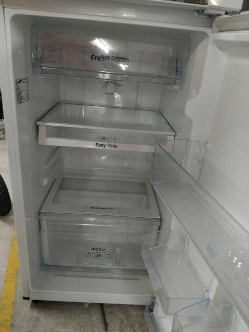 Second-hand Samsung 255L Top Mount Fridge - Photo 2)