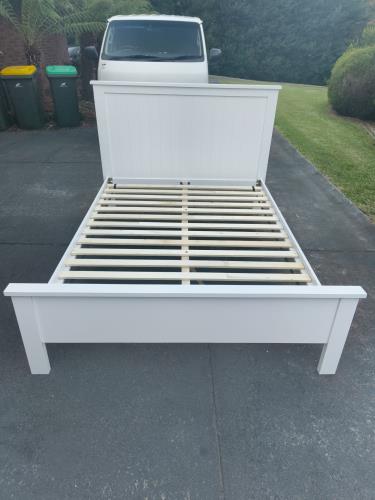 Second-hand Queen Size Bed Frame - Photo 2)