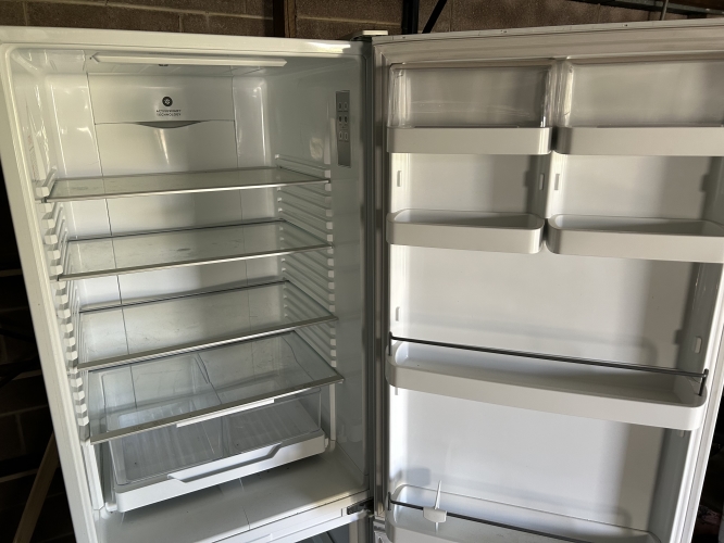 Second-hand Fisher & Paykel 403L Bottom Mount Fridge - Photo 2)