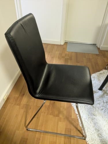 Second-hand IKEA Dining Table with 4 Chairs - Photo 2)
