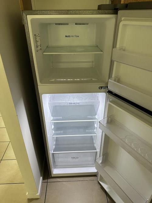 Second-hand LG 243L Top Mount Fridge - Photo 2)