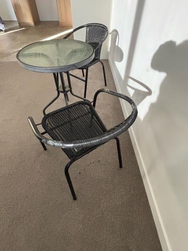 Second-hand Outdoor Table with 2 Chairs - Photo 2)