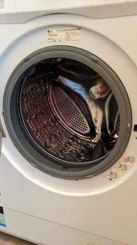 Second-hand LG 7kg Front Load Washing Machine - Photo 2)