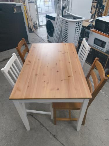 Second-hand Dining Table with 4 Chairs - Photo 2)