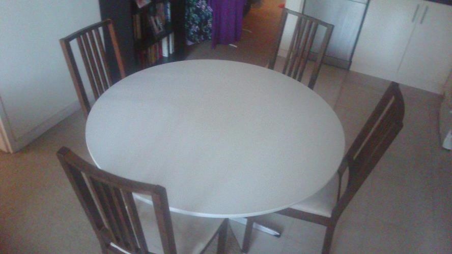 Second-hand Dining Table with 4 Chairs - Photo 2)