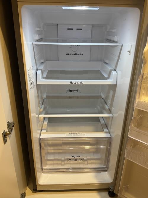 Second-hand Samsung 270L Top Mount Fridge - Photo 2)