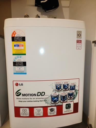Second-hand LG 6.5kg Top Load Washing Machine - Photo 2)
