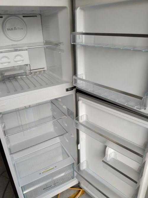 Second-hand Chiq 216L Top Mount Fridge - Photo 2)