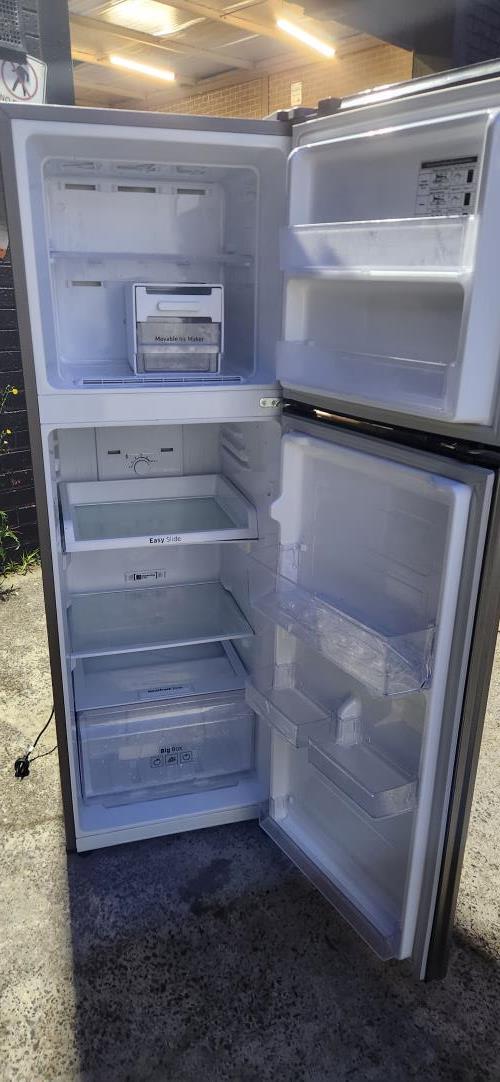 Second-hand Samsung 250L Top Mount Fridge - Photo 2)